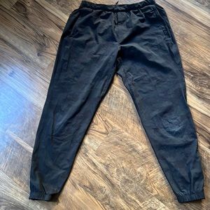 lululemon athletica L pants camo
